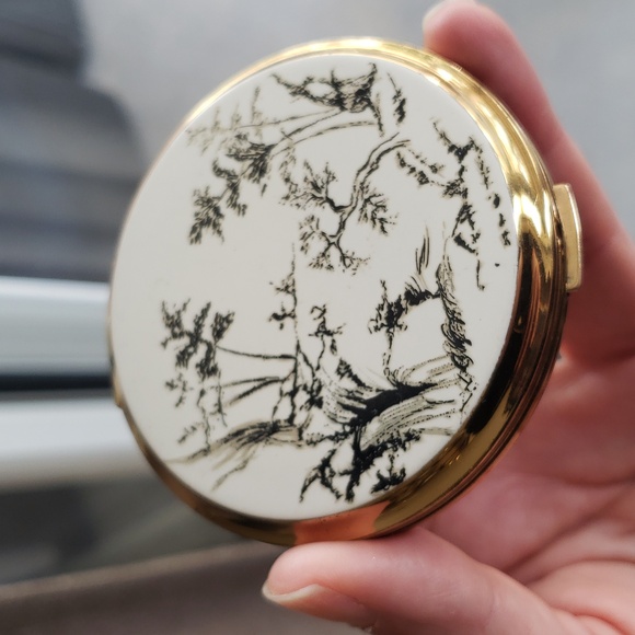 VINTAGE STRATTON POWDER COMPACT. - Picture 1 of 7